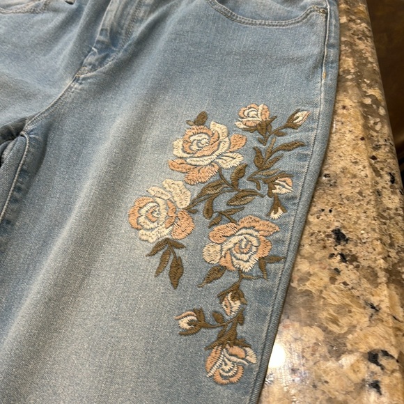 Chico's Jeans Chicos Size 5 See Size Chart Size 6 Poshmark